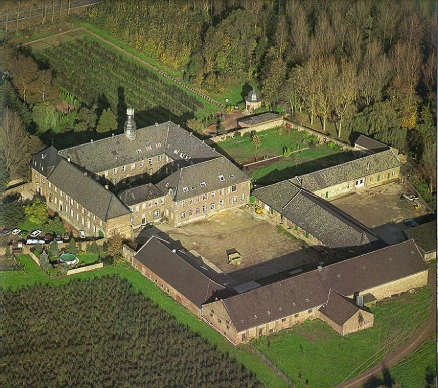 Nikolauskloster Juchen Exterior photo
